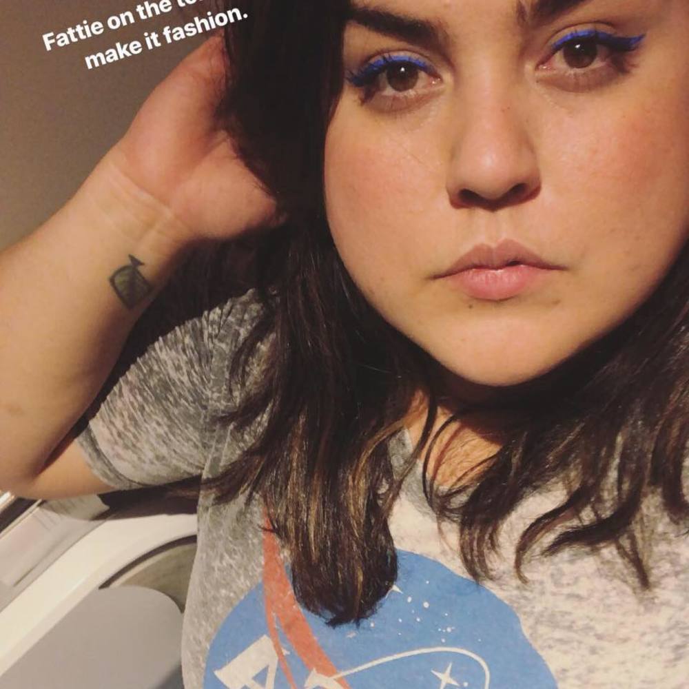 Meet your Posher, Hoja